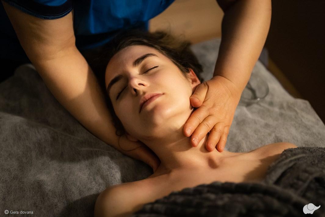 Klasikinis veido ir galvos masažas